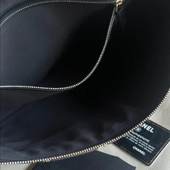 CHANEL EGYPTIAN Graphic Clutch - Picture 7 of 9